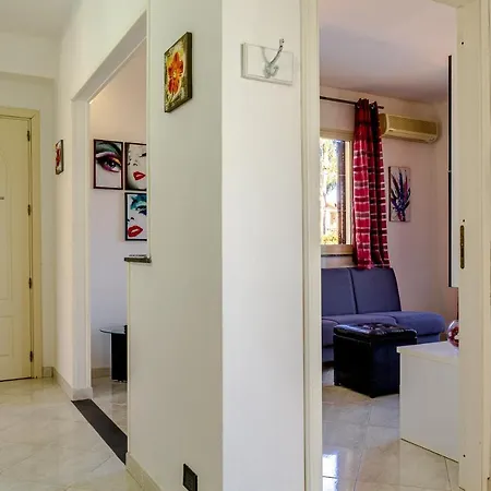 Apartment Trea *
